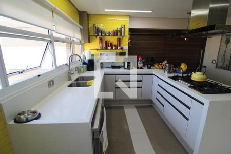 Apartamento à venda com 237m², 4 quartos e 4 vagasCozinha