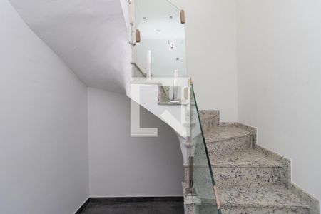 Escada de casa para alugar com 3 quartos, 150m² em Vila Maria Alta, São Paulo