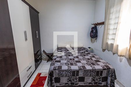 Casa à venda com 422m², 5 quartos e 2 vagas Casa à venda com 422m², 5 quartos e 2 vagasQuarto 4