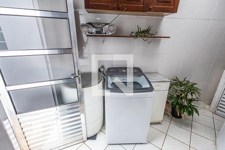 Casa à venda com 422m², 5 quartos e 2 vagas Casa à venda com 422m², 5 quartos e 2 vagasArea de serviço