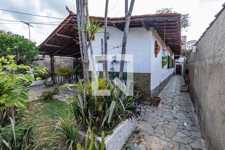 Casa à venda com 422m², 5 quartos e 2 vagas Casa à venda com 422m², 5 quartos e 2 vagasArea de serviço / quintal