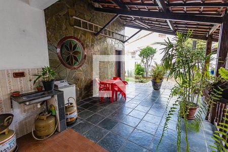 Casa à venda com 422m², 5 quartos e 2 vagas Casa à venda com 422m², 5 quartos e 2 vagasVaranda/area de serviço / quintal