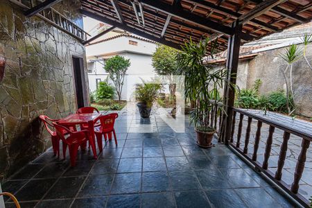 Casa à venda com 422m², 5 quartos e 2 vagas Casa à venda com 422m², 5 quartos e 2 vagasVaranda/area de serviço / quintal