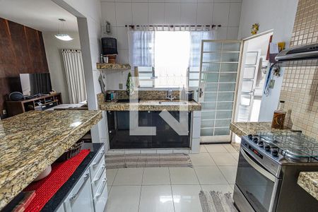 Casa à venda com 422m², 5 quartos e 2 vagas Casa à venda com 422m², 5 quartos e 2 vagasCozinha