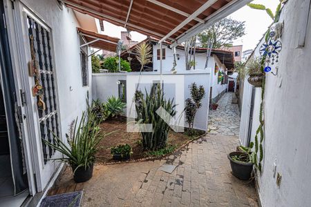 Casa à venda com 422m², 5 quartos e 2 vagas Casa à venda com 422m², 5 quartos e 2 vagasArea de serviço / quintal