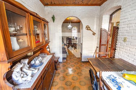 Casa à venda com 422m², 5 quartos e 2 vagas Casa à venda com 422m², 5 quartos e 2 vagasSala de jantar