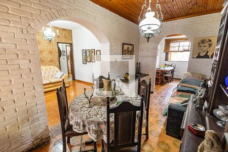 Casa à venda com 422m², 5 quartos e 2 vagas Casa à venda com 422m², 5 quartos e 2 vagasCopa