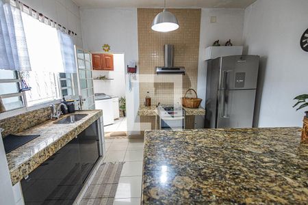 Casa à venda com 422m², 5 quartos e 2 vagas Casa à venda com 422m², 5 quartos e 2 vagasCozinha