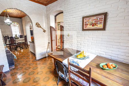 Casa à venda com 422m², 5 quartos e 2 vagas Casa à venda com 422m², 5 quartos e 2 vagasSala de jantar