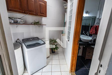 Casa à venda com 422m², 5 quartos e 2 vagas Casa à venda com 422m², 5 quartos e 2 vagasArea de serviço