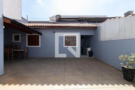 Casa à venda com 248m², 4 quartos e 6 vagas Casa à venda com 248m², 4 quartos e 6 vagasQuintal