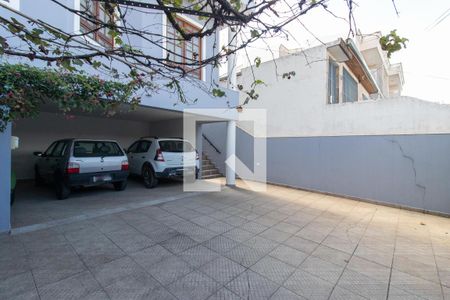 Casa à venda com 248m², 4 quartos e 6 vagas Casa à venda com 248m², 4 quartos e 6 vagasGaragem