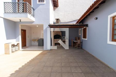 Casa à venda com 248m², 4 quartos e 6 vagas Casa à venda com 248m², 4 quartos e 6 vagasQuintal