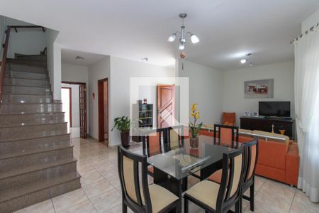 Sala de casa à venda com 4 quartos, 248m² em Vila Nivi, São Paulo