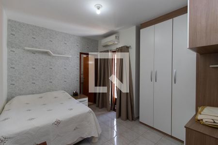 Casa à venda com 248m², 4 quartos e 6 vagas Casa à venda com 248m², 4 quartos e 6 vagasQuarto Suíte 2