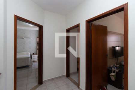 Casa à venda com 248m², 4 quartos e 6 vagas Casa à venda com 248m², 4 quartos e 6 vagasHall Quartos