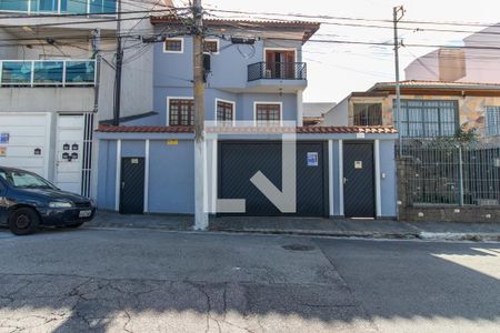 Casa à venda com 248m², 4 quartos e 6 vagas Casa à venda com 248m², 4 quartos e 6 vagasFachada