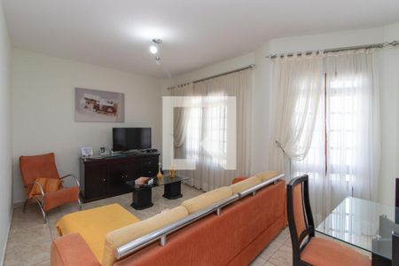 Sala de casa à venda com 4 quartos, 248m² em Vila Nivi, São Paulo