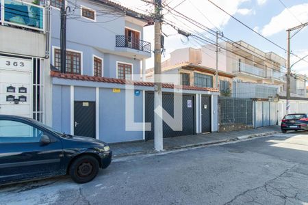Casa à venda com 248m², 4 quartos e 6 vagas Casa à venda com 248m², 4 quartos e 6 vagasFachada