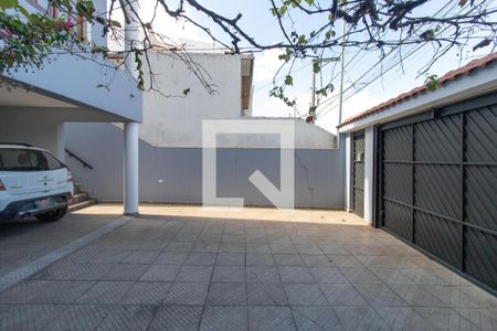 Casa à venda com 248m², 4 quartos e 6 vagas Casa à venda com 248m², 4 quartos e 6 vagasGaragem