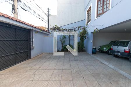 Casa à venda com 248m², 4 quartos e 6 vagas Casa à venda com 248m², 4 quartos e 6 vagasGaragem
