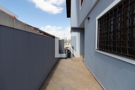 Casa à venda com 248m², 4 quartos e 6 vagas Casa à venda com 248m², 4 quartos e 6 vagasCorredor Externo