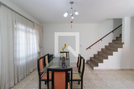 Sala de casa à venda com 4 quartos, 248m² em Vila Nivi, São Paulo