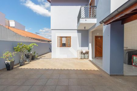Casa à venda com 248m², 4 quartos e 6 vagas Casa à venda com 248m², 4 quartos e 6 vagasQuintal