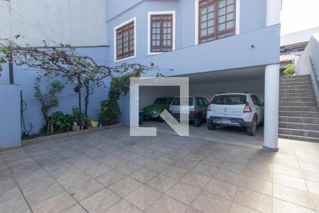 Casa à venda com 248m², 4 quartos e 6 vagas Casa à venda com 248m², 4 quartos e 6 vagasGaragem