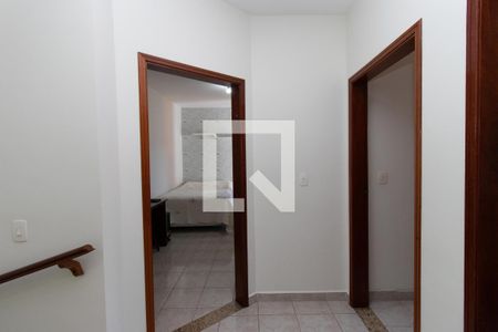 Casa à venda com 248m², 4 quartos e 6 vagas Casa à venda com 248m², 4 quartos e 6 vagasHall Quartos