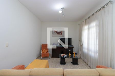 Sala de casa para alugar com 4 quartos, 248m² em Vila Nivi, São Paulo