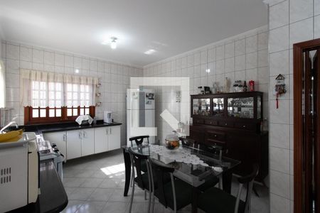 Casa à venda com 248m², 4 quartos e 6 vagas Casa à venda com 248m², 4 quartos e 6 vagasCozinha