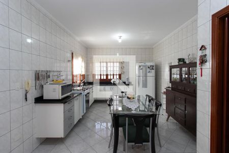 Casa à venda com 248m², 4 quartos e 6 vagas Casa à venda com 248m², 4 quartos e 6 vagasCozinha