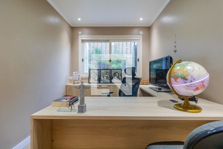 Casa à venda com 285m², 3 quartos e 2 vagas Casa à venda com 285m², 3 quartos e 2 vagasEscritório