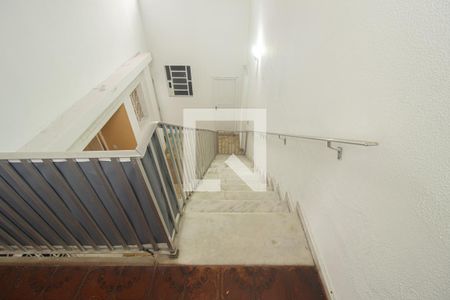 Casa para alugar com 432m², 5 quartos e 8 vagasEscada