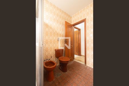 Casa para alugar com 432m², 5 quartos e 8 vagasBanheiro Social 1