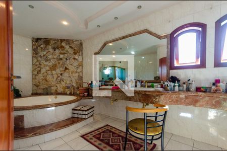 Casa à venda com 520m², 4 quartos e 3 vagasBanheiro da Suíte 1