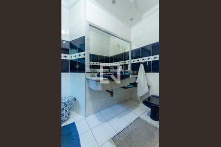 Casa à venda com 520m², 4 quartos e 3 vagasBanheiro da Suíte 2