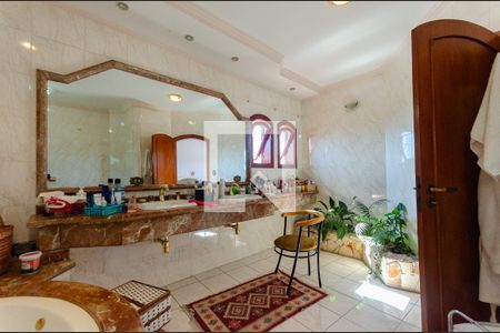 Casa à venda com 520m², 4 quartos e 3 vagasBanheiro da Suíte 1