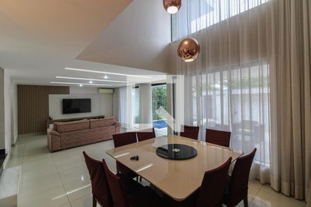 Sala de casa de condomínio para alugar com 4 quartos, 400m² em Vargem Pequena, Rio de Janeiro