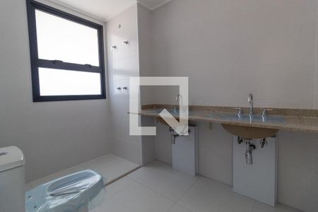 Apartamento à venda com 196m², 3 quartos e 3 vagas Apartamento à venda com 196m², 3 quartos e 3 vagasBanheiro da Suíte 1
