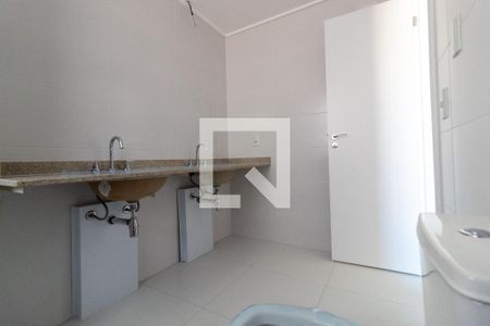 Apartamento à venda com 196m², 3 quartos e 3 vagas Apartamento à venda com 196m², 3 quartos e 3 vagasBanheiro da Suíte 1