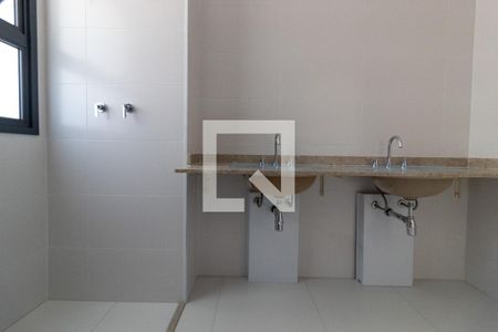 Apartamento à venda com 196m², 3 quartos e 3 vagas Apartamento à venda com 196m², 3 quartos e 3 vagasBanheiro da Suíte 1