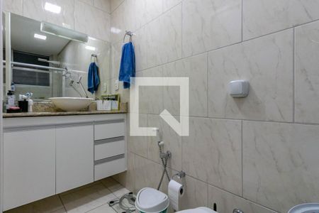 Quarto 1 - Banheiro  de apartamento à venda com 3 quartos, 125m² em Santo Antônio, Belo Horizonte