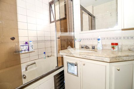 Apartamento à venda com 111m², 3 quartos e 2 vagas Apartamento à venda com 111m², 3 quartos e 2 vagasBanheiro da Suíte