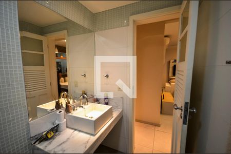 Apartamento à venda com 76m², 2 quartos e sem vagaBanheiro Social