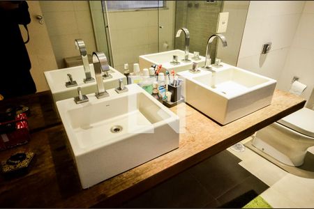 Apartamento à venda com 76m², 2 quartos e sem vagaBanheiro da Suíte