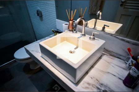 Apartamento à venda com 76m², 2 quartos e sem vagaBanheiro Social