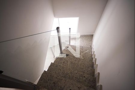 Casa à venda com 65m², 2 quartos e 1 vaga Casa à venda com 65m², 2 quartos e 1 vagaEscada