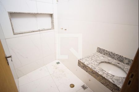 Banheiro de casa à venda com 2 quartos, 65m² em Céu Azul, Belo Horizonte